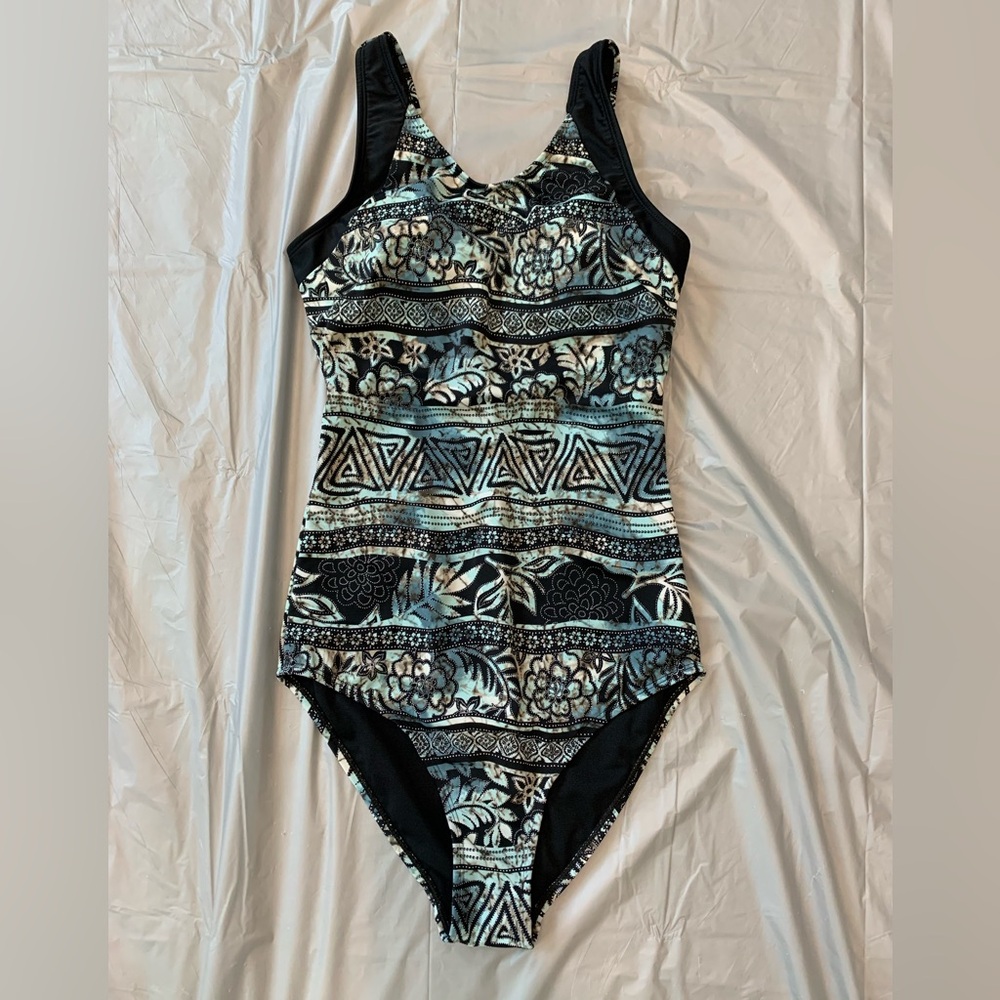 Heat women’s one piece swimsuit size S like new